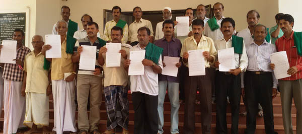 ಆಕ್ರಮ ಮರಳುಗಾರಿಕೆ ತಡೆಗೆ ಒತ್ತಾಯ: ರೈತ ಸಂಘ, ಹಸಿರು ಸೇನೆ ಪ್ರತಿಭಟನೆ